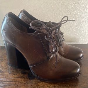 Frye Women’s Parker Oxford’s Dark Brown